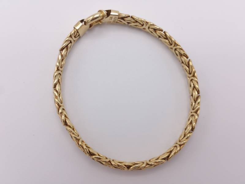 lot 17 image: 14k Yellow Gold Byzantine Estate Bracelet