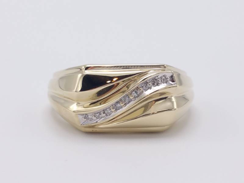 lot 19 image: Mens Diamond Estate Ring in 10k Yellow Gold