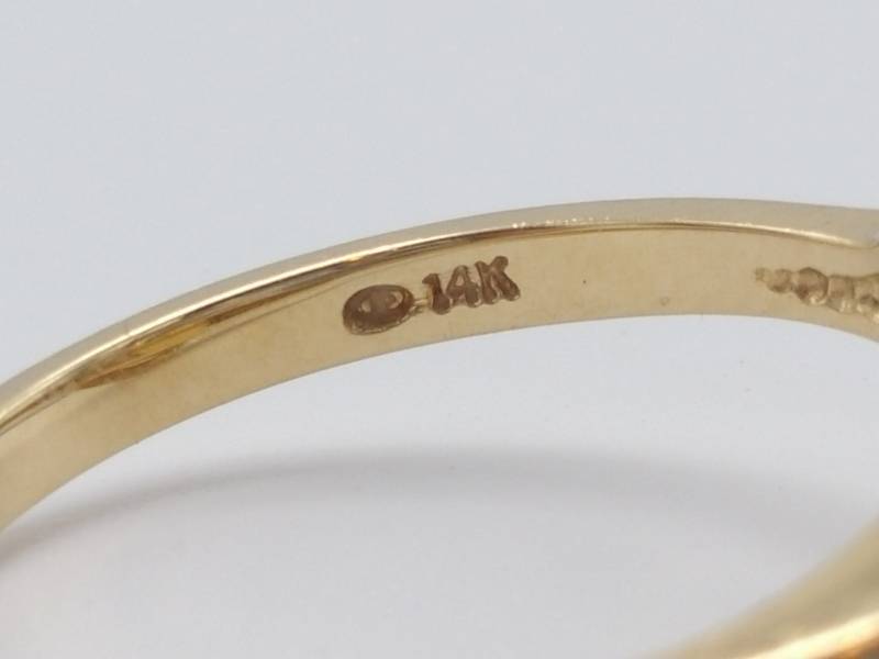 lot 20 image: High Quality Pearl and Diamond Estate Ring in 14k Yellow Gold