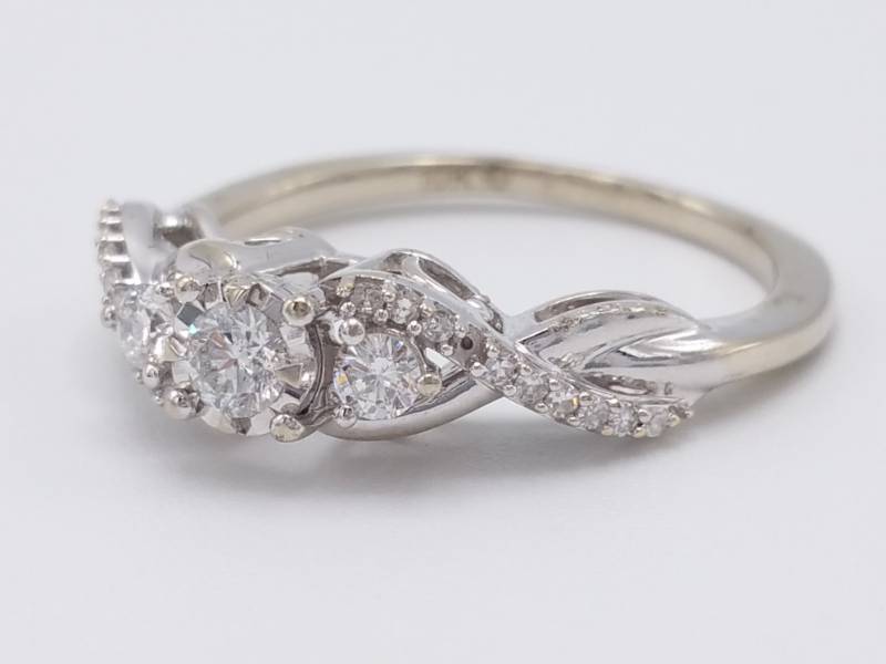 lot 23 image: Ladies Diamond Estate Ring in 10k White Gold
