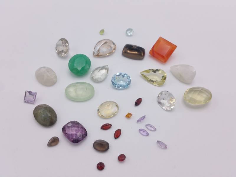 lot 39A image: 98.00 Carats of Loose Cut Gemstones