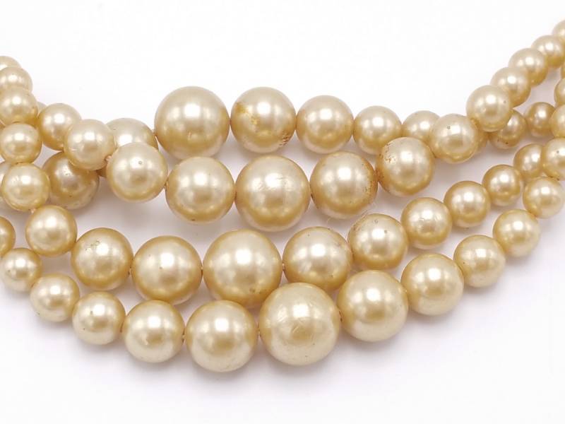 lot 64 image: Vintage Four Stranded Pearl Estate Necklace
