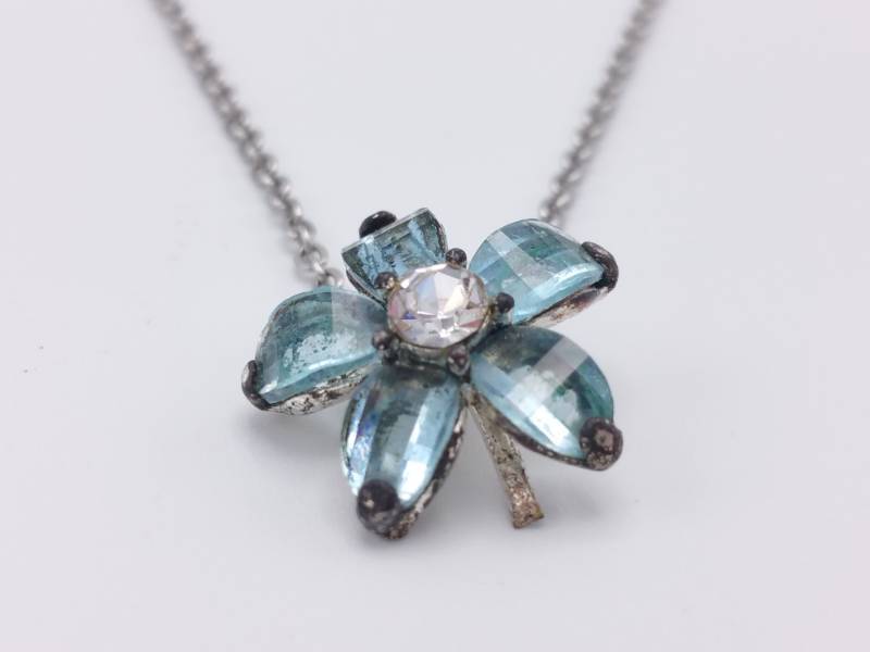 lot 70 image: Ladies Blue and White Vintage Necklace