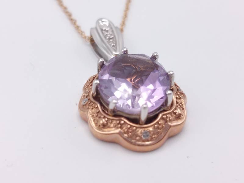 lot 73 image: Beautiful Amethyst Necklace in 10k Gold