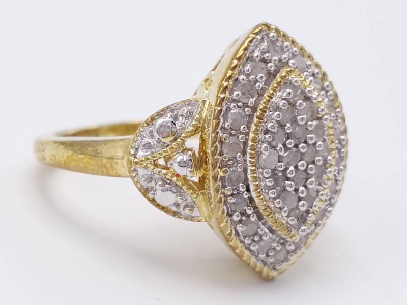 lot 79 image: Ladies Natural Diamond Estate Ring