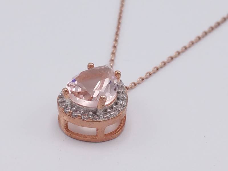 lot 86 image: Lovely Morganite Estate Necklace