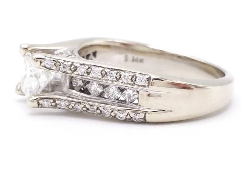lot 1 image: Stunning 2 CT Princess & Round Cut Diamond Ring in 14k White Gold