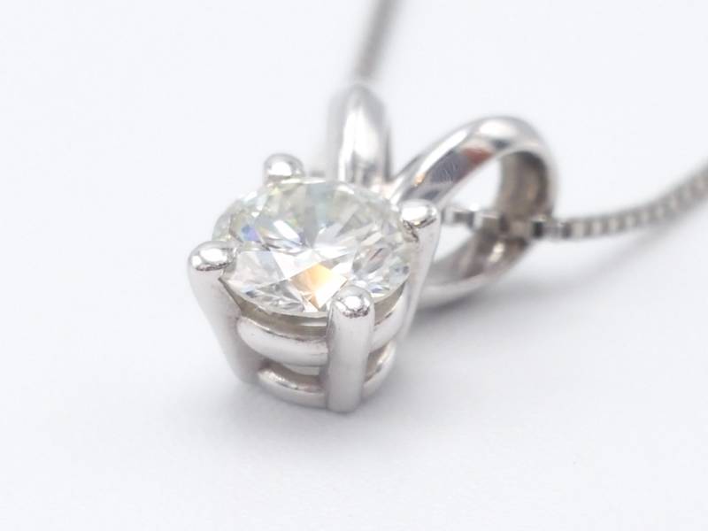 lot 6 image: Brilliant Diamond Solitaire Estate Necklace in Platinum