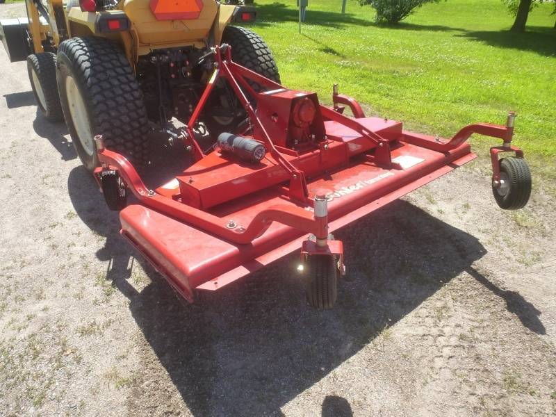 lot 4 image: Buhler Farm King Mower