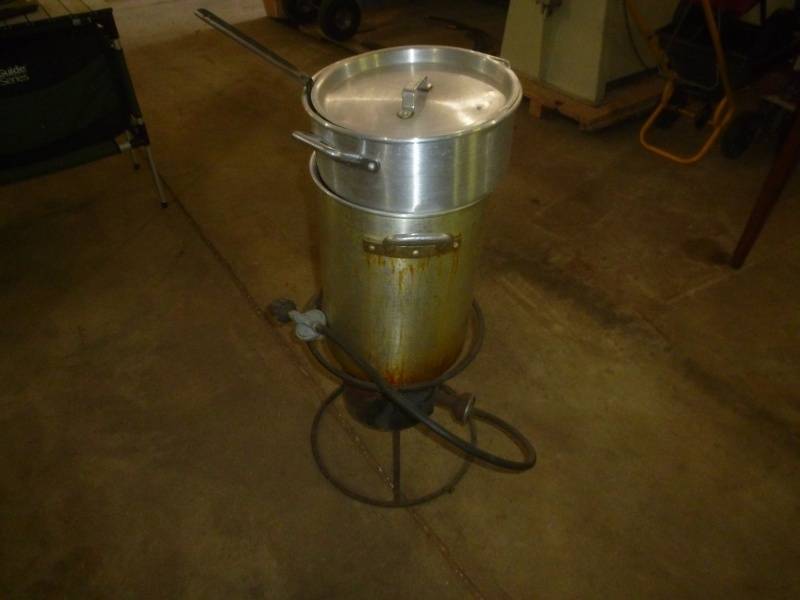 lot 17 image: Turkey Fryer