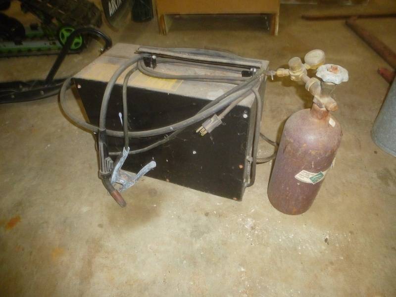 lot 18 image: Solar Mig Welder