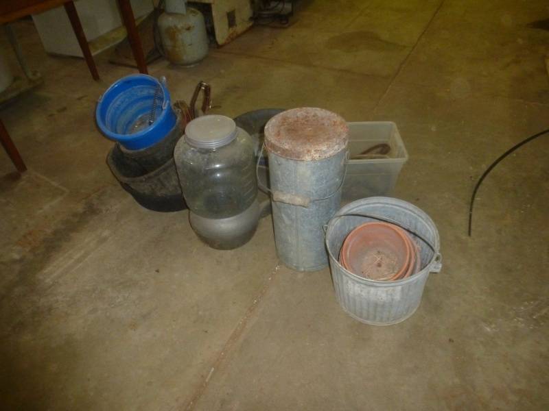 lot 25 image: Chicken & Horse Feeders