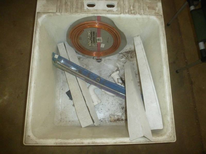 lot 26 image: Laundry Wash Tub Sink