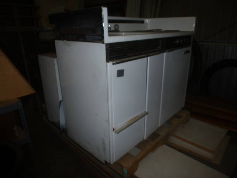 lot 29 image: Dwyer Porcelain Kitchenette Set
