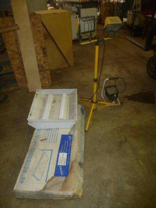 lot 37 image: Work Lights