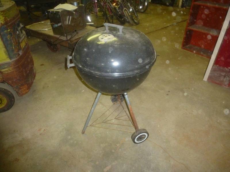 lot 56 image: Charcoal Grill