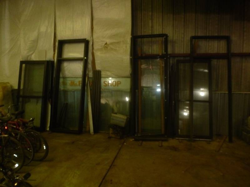 lot 60 image: Aluminum Frame Room