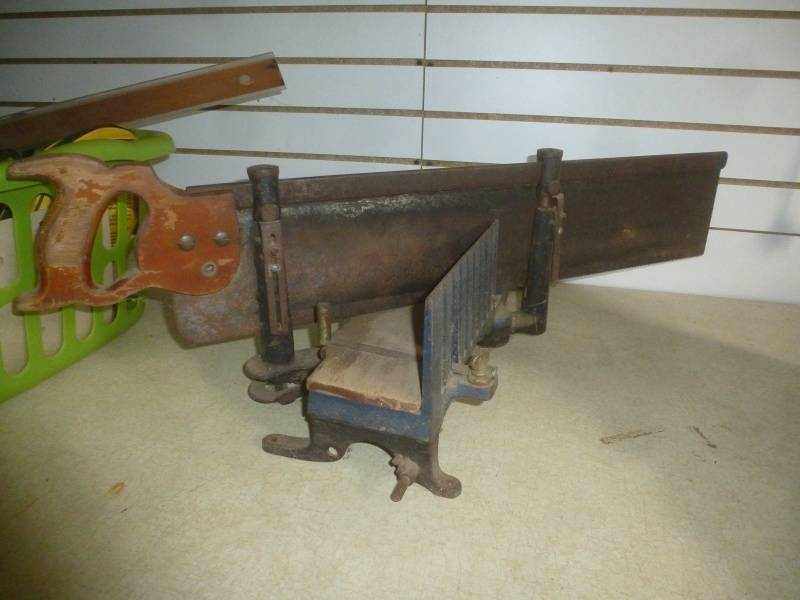 lot 84 image: Miter Box Saw & Buffer