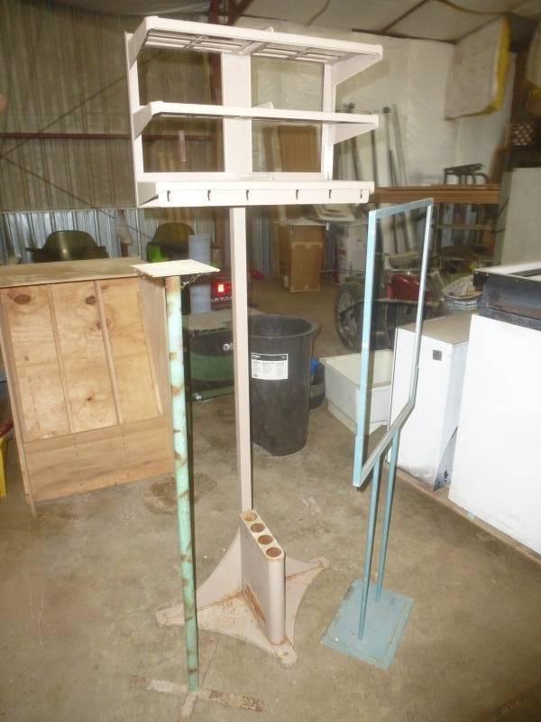 lot 96 image: Umbrella & Hat Rack