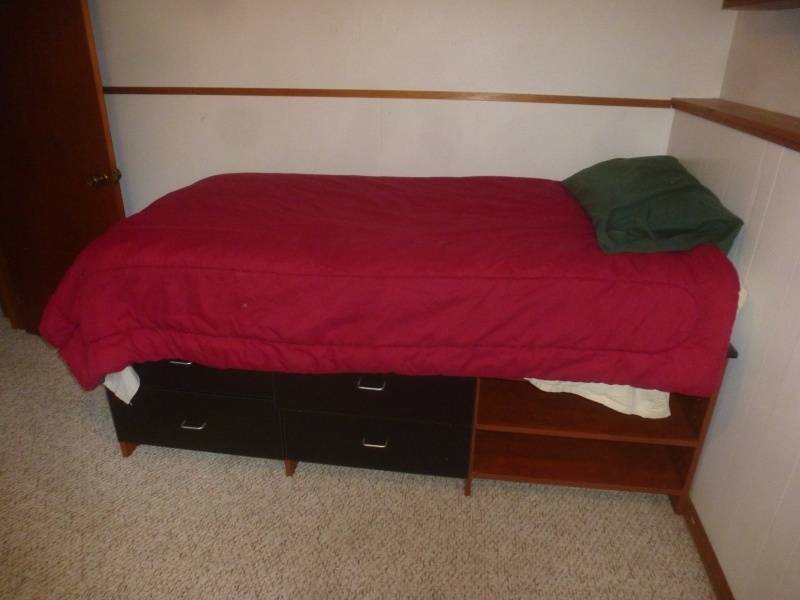 lot 104 image: Single Size Bed Base Drawer Unit