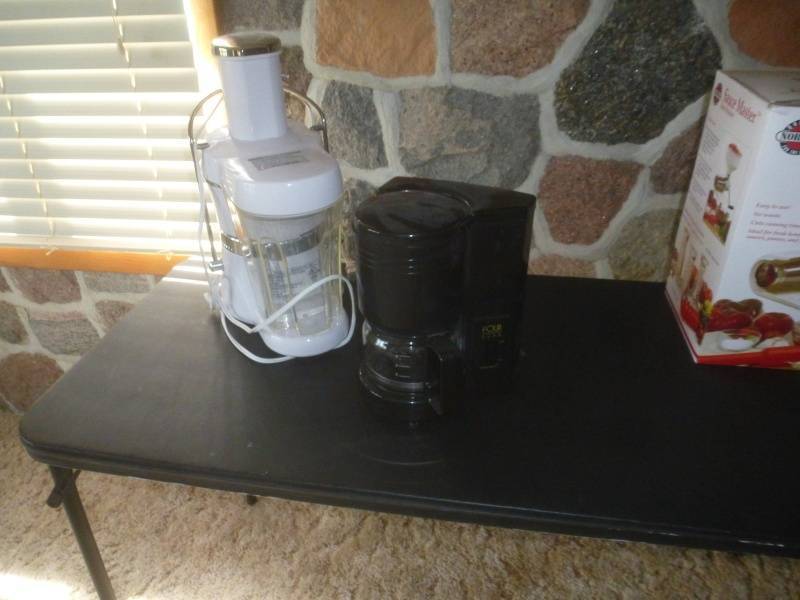 lot 114 image: Electric Juicer & Coffee Maker
