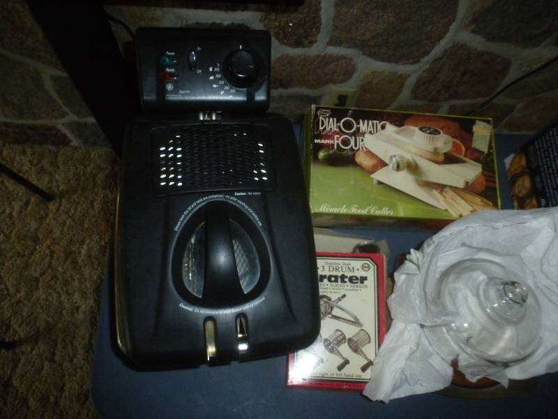 lot 119 image: Deep Fryer, Food Slicer, Party Fountain