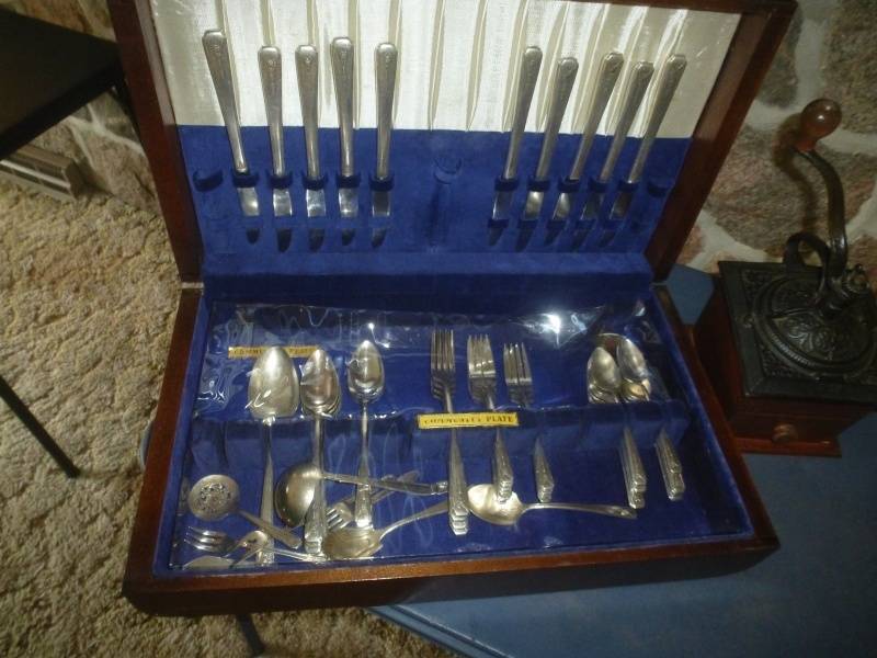 lot 131 image: Onieda Silver Set, Antique Coffee Grinder