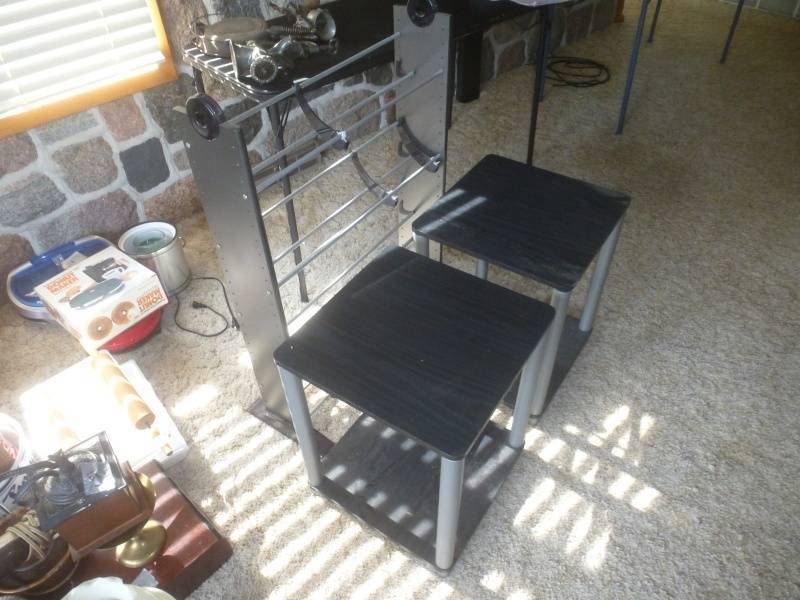 lot 132 image: CD Rack & End Table Set