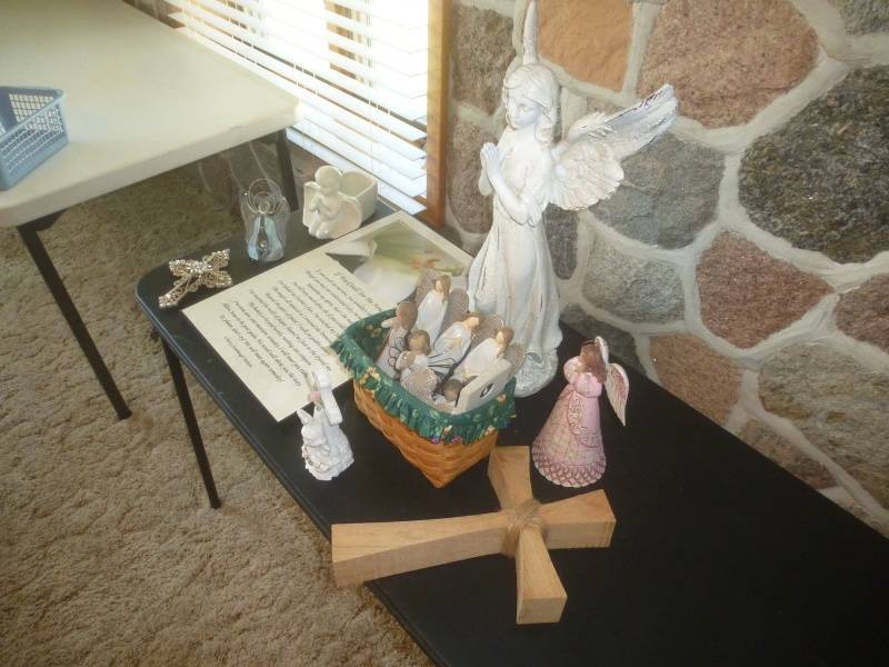 lot 138 image: Angle Decor