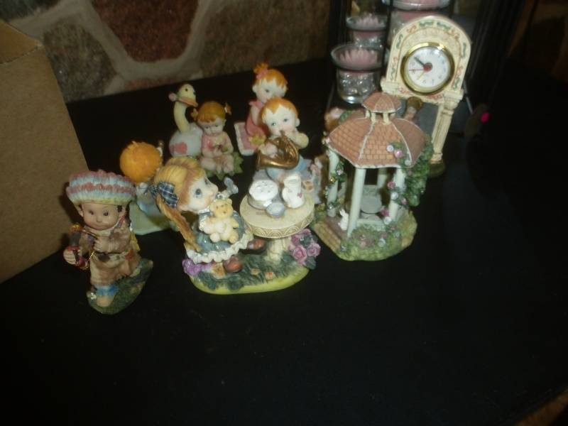lot 140 image: Figurines & Vases, Piano Decor