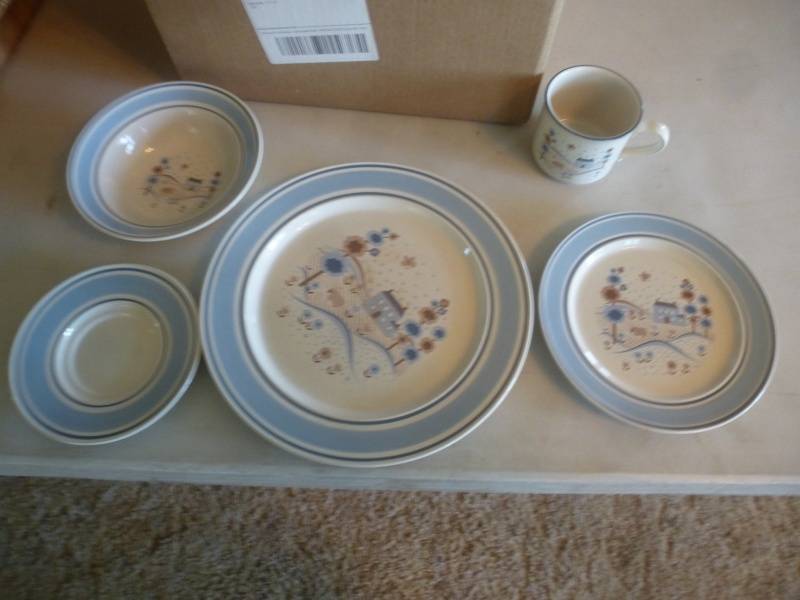 lot 145 image: Blue Plate Service Set