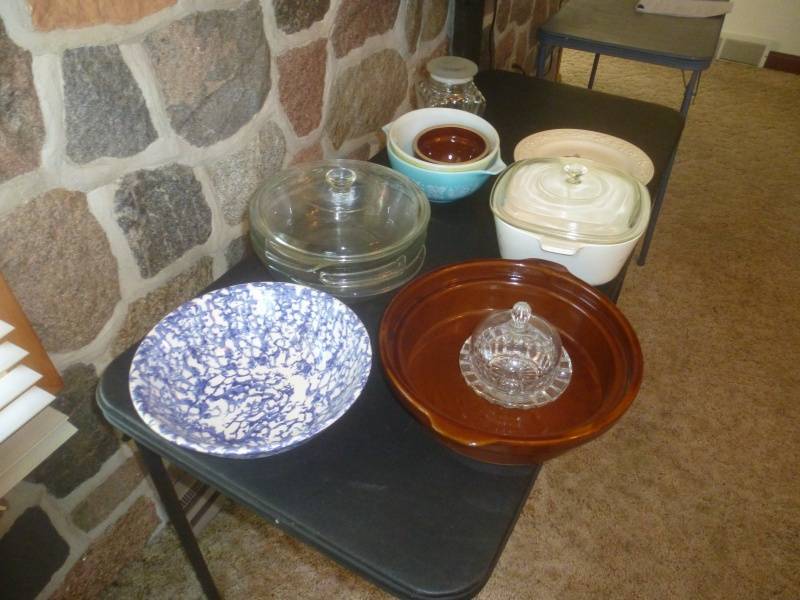 lot 152 image: Corning Ware