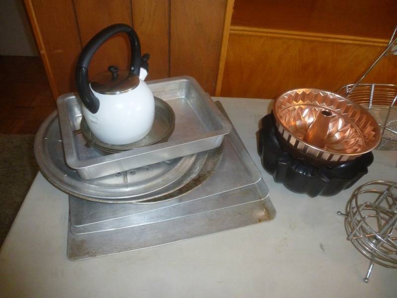 lot 158 image: Bunt Cake Pans, Cookie sheets, Stone Pots