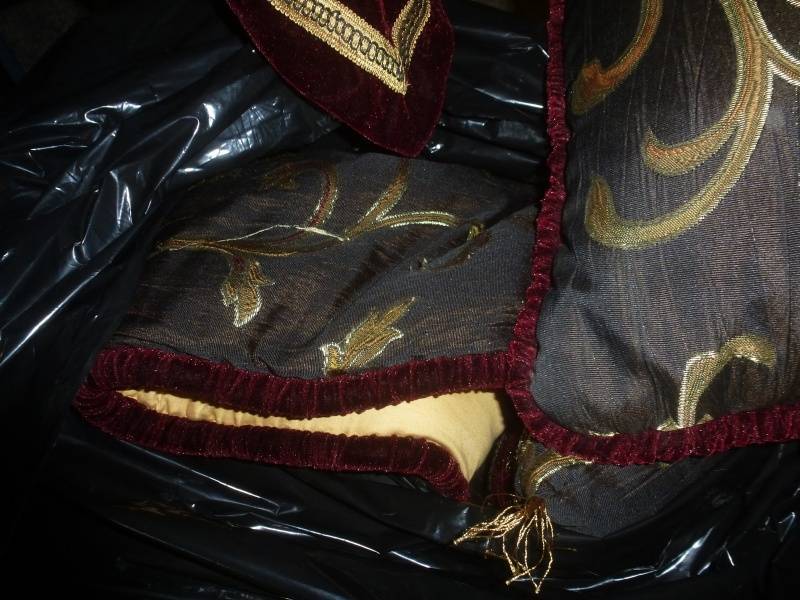 lot 164 image: Queen Bed Comforter Set
