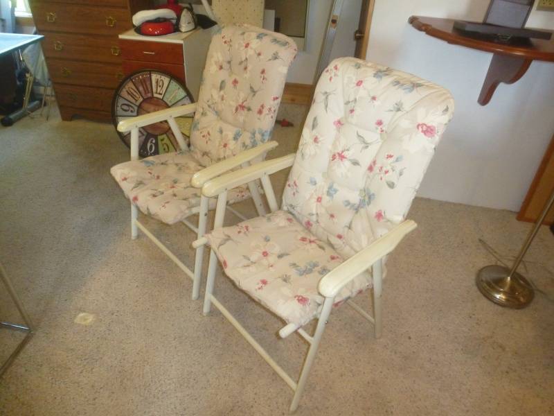 lot 171 image: Floral Lawn Chairs