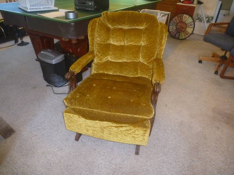 lot 173 image: Antique Gold Rocker