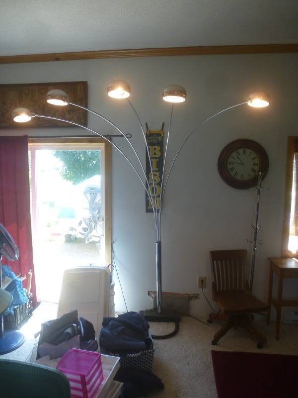 lot 183 image: Chrome Floor Lamp