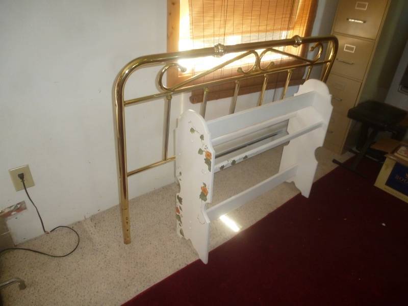 lot 185 image: Brass Head Board & Blanket Stand