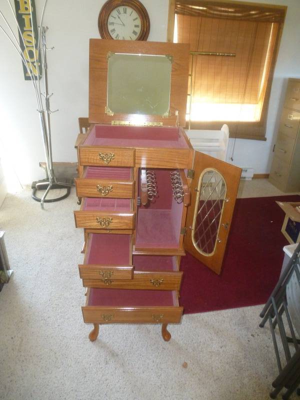 lot 187 image: Jewelry Armoire