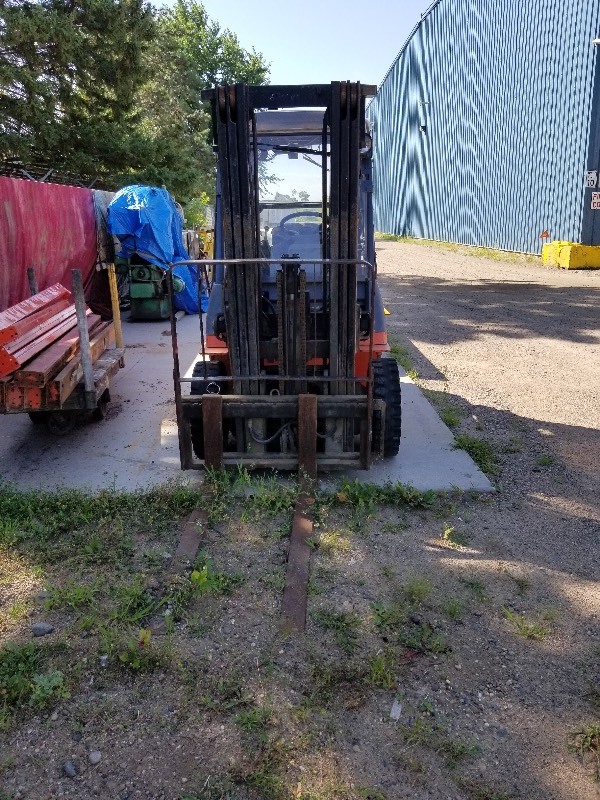 TOYOTA  FORK LIFT
