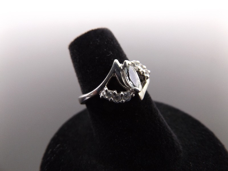 .925 Sterling Silver Faceted Topaz Ring Size 6