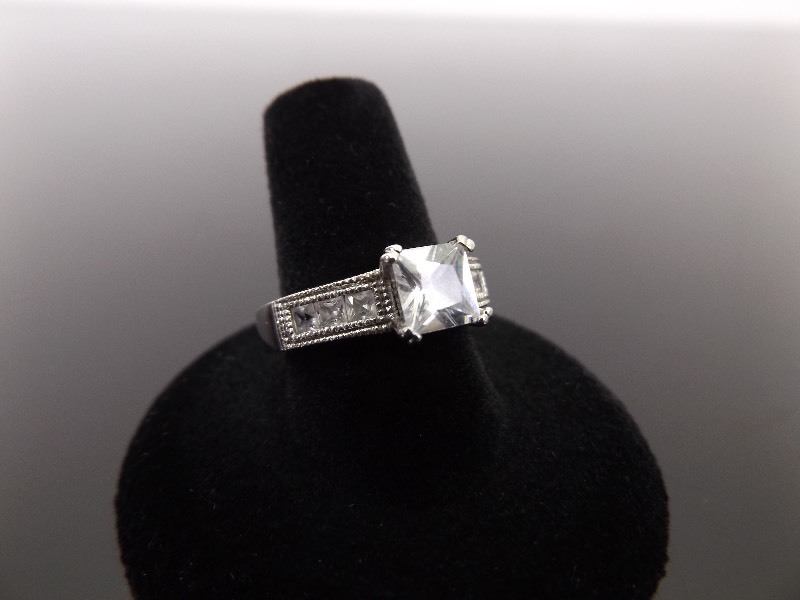 .925 Sterling Silver Crystal Solitaire Ring Size 8.5