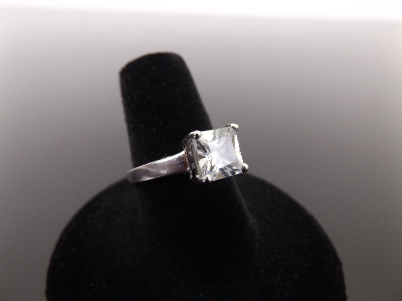 .925 Sterling Silver Crystal Solitaire Ring Size 7