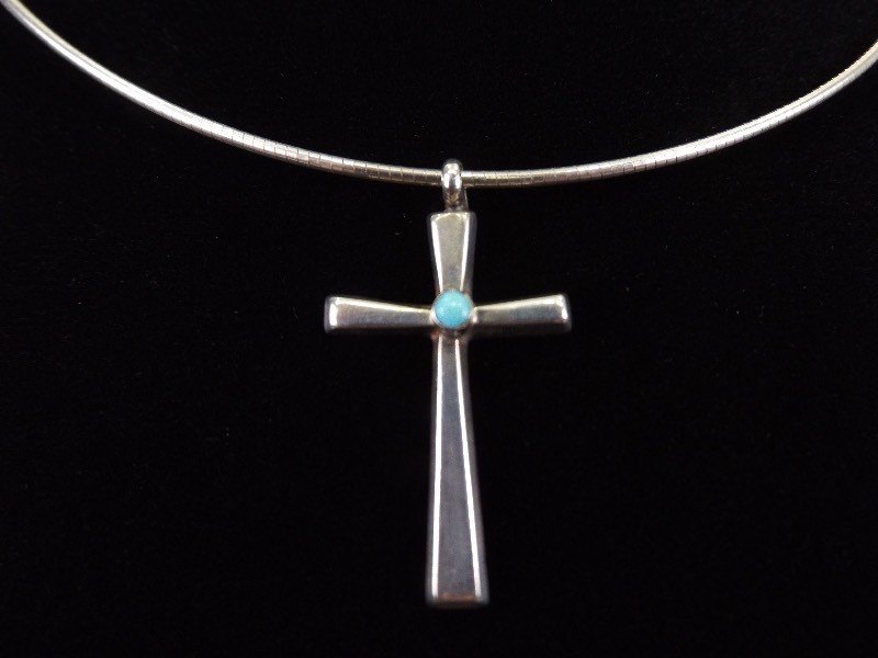 .925 Sterling Silver Turquoise Cabochon Cross Pendant Necklace