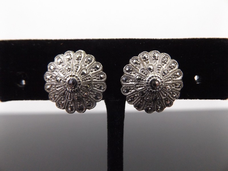 .925 Sterling Silver Art Nouveau Fluer Screwback Earrings