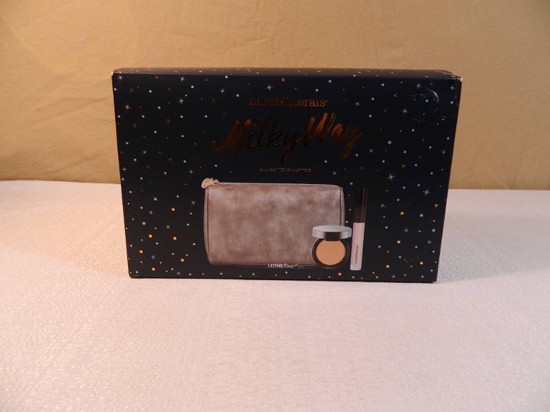 lot 21 image: New Bare Minerals Milky Way All Day Touch Up Trio