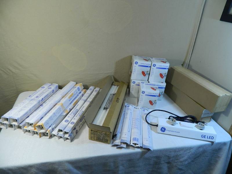 lot 33 image: Assorted New GE Light Bulbs
