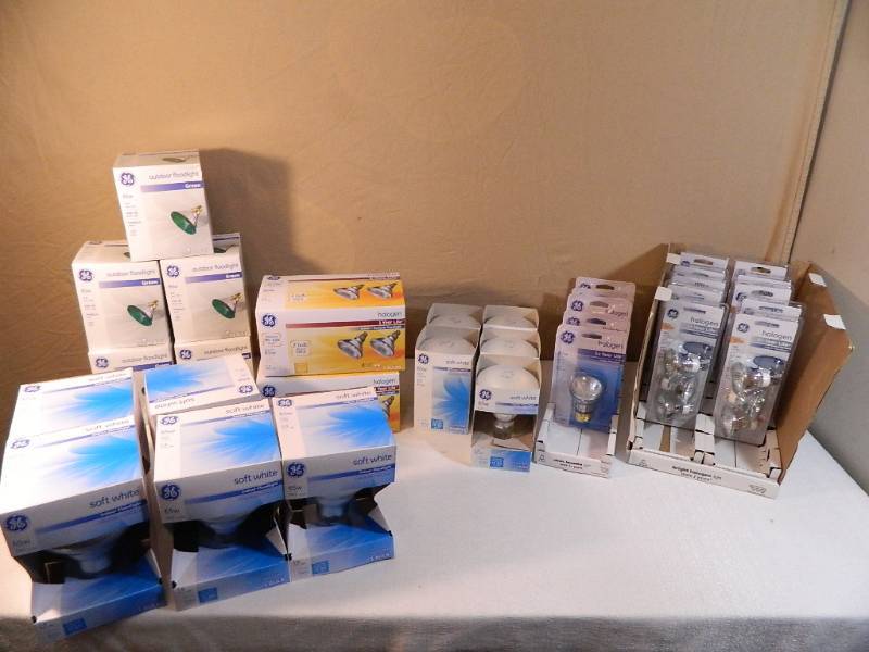 lot 35 image: Large Lot of New GE Light Bulbs