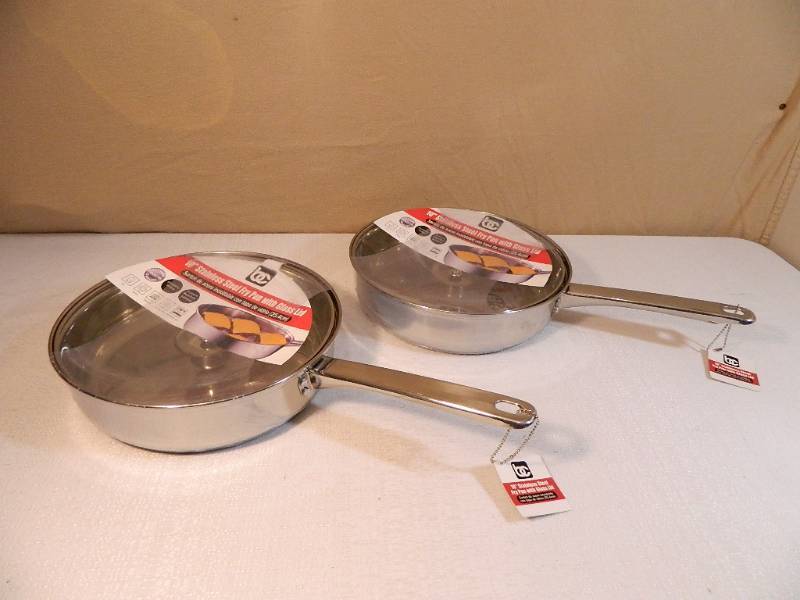 lot 48 image: 2 New Fry Pans with Lids