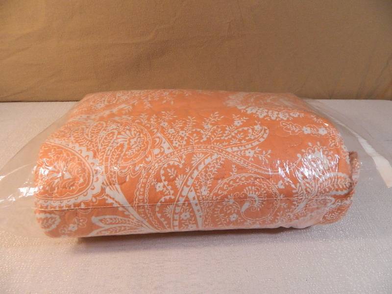 lot 58 image: New Quilted Blanket